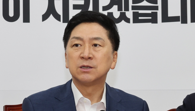 최고위원회의에서 발언하는 김기현 대표