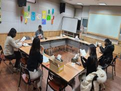 서울 중랑구 중랑구정신건강복지센터에서 운영 중인 자살 유족 회복 프로그램 ‘안녕’이 진행되고 있는 모습. 중랑구 제공