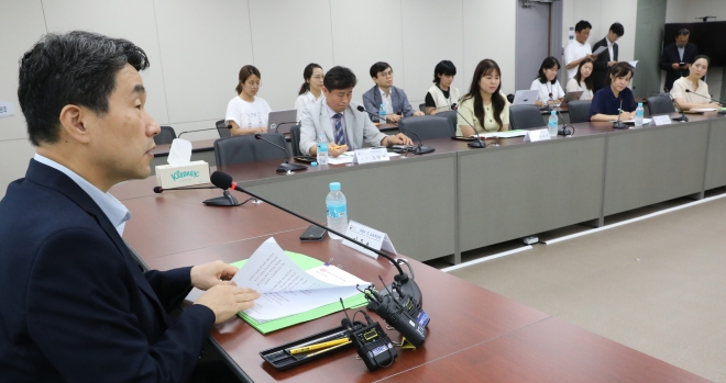 이주호 부총리 겸 교육부 장관이 8일 오전 서울 종로구 정부서울청사에서 열린 교권 보호 및 회복을 위한 특수교육교원 현장 간담회에 참석해 발언하고 있다. 뉴시스