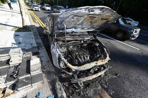 성남 분당구 일대 주행중이던 차량에서 불…1대 전소