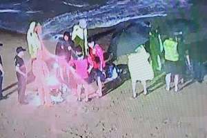 태풍 ‘카눈’ 오는데 술 취해 한밤중 바다 뛰어든 30대