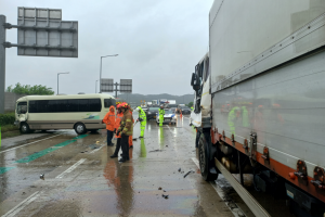 경기 이천 고속도로서 연쇄추돌…초등학생 등 12명 부상