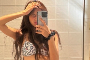 ‘블랙핑크’ 리사가 공개한 한 뼘 비키니 사진