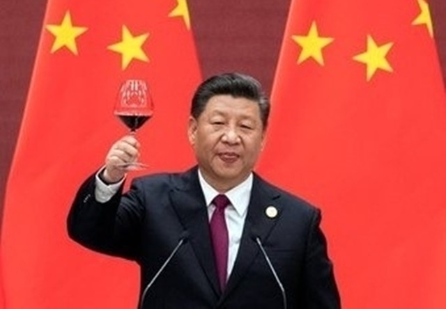시진핑 중국 국가주석이 2019년 베이징 인민대회당에서 열린 일대일로 국제협력 정상포럼 환영식에서 건배를 제의하고 있다. 로이터 연합뉴스
