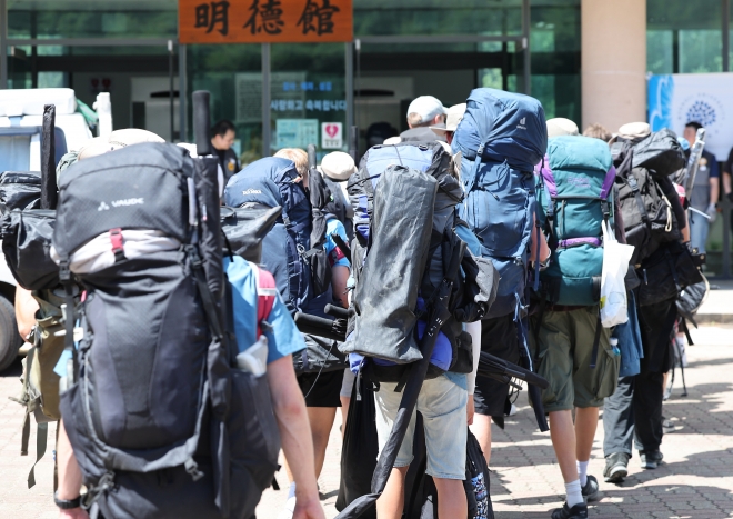 명지대학교 기숙사 도착한 독일 스카우트 대원들