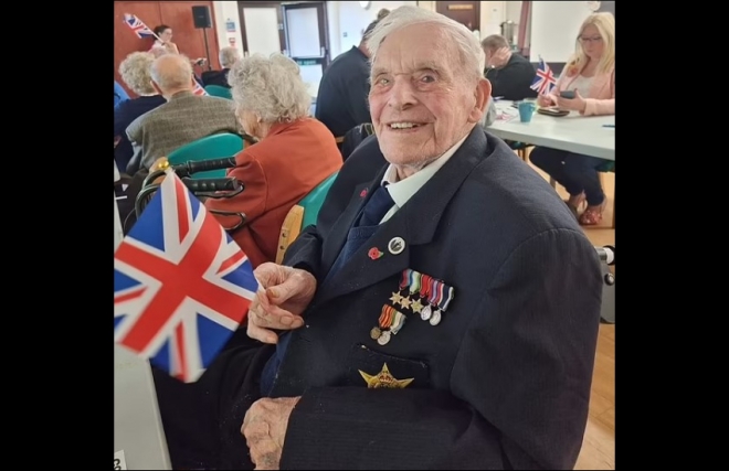 102세를 일기로 지난 10일(현지시간) 세상을 등진 덩케르크 철수작전의 영국 해군 마지막 생존자 로런스 처처 할아버지.