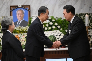 “잘 자라줘서 고맙다”… 마지막 인사 남긴 아버지, 임종 지킨 尹