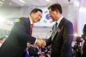 김기현 “자주국방 강화·자유평화” 이재명 “인간존엄 지켜야”