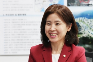 “아기·여성 보호하는 최소한의 안전장치” 국민의힘 김미애 의원…“위기 임산부, 차별적 시선 강화될 것” 더불어민주당 신현영 의원