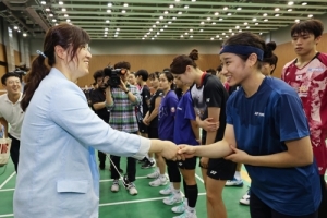 진천선수촌 찾은 장미란 “선수 눈높이에서 지원하겠다”