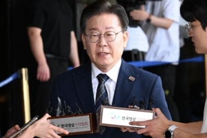 이재명 백현동 개발 비리 의혹으로 검찰 출석…당대표 취임 후 4번째