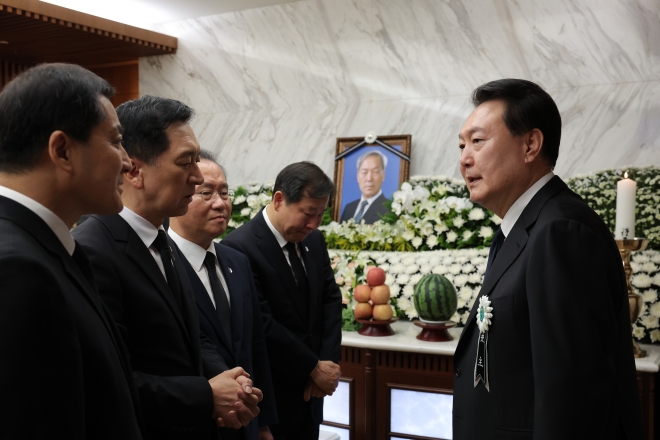 국민의힘 지도부 조문받는 윤석열 대통령