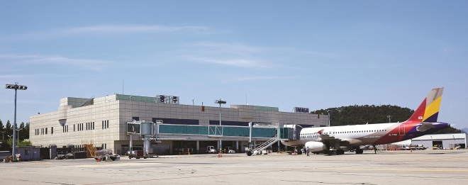 광주군공항과 함께 이전이 추진되고 있는 광주민간공항 전경. 광주시 제공