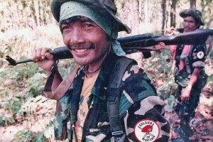 17년을 캄보디아 정글에서 ‘잊혀진 전쟁’ 벌인 그 “AK47 대신 가스펠”