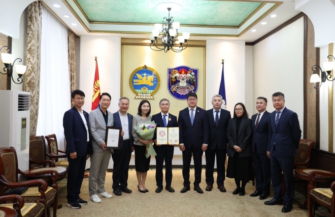 김현기 서울시의회 의장, 몽골 울란바토르 최고 훈장 ‘헝가르드’ 수상.  서울시의회 제공