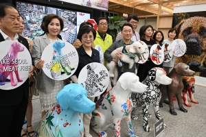 ‘세상의 모든 개들, 꽃길만 걷도록’ [서울포토]