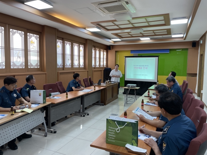 서울 도봉경찰서 소속 파출소·지구대 순찰팀장들이 도봉구가 진행한 정신 응급 개입을 위한 현장 교육을 듣고 있다. 도봉구 제공