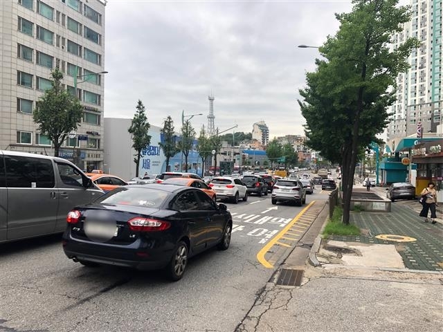 서울 서북지역의 주요 도로인 통일로가 늘어나는 교통 수요를 감당하지 못 하면서 극심한 교통 정체를 보이고 있다. 서울신문 DB