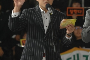 ‘도전! 골든벨’ 그 아나운서, 트로트 가수 전격 데뷔