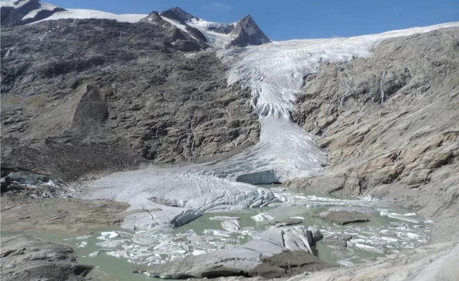 오스트리아 티롤 지방의 슐라텡키스 빙하 모습.
