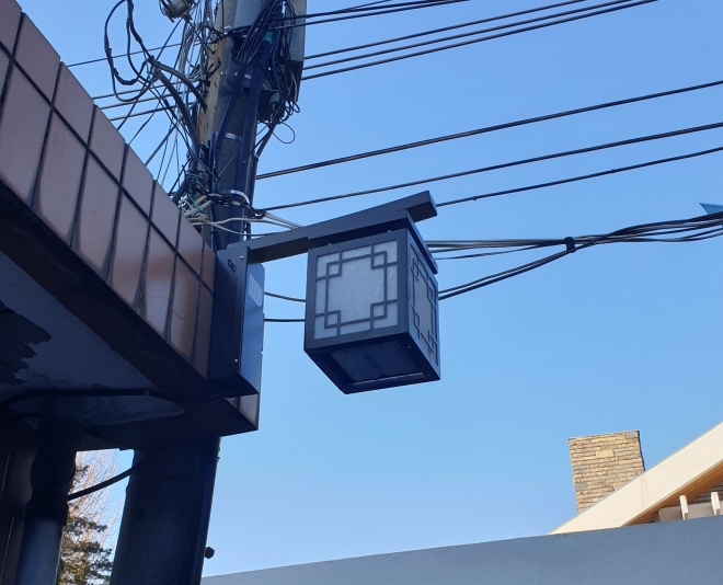 서울 종로구가 여성안심귀갓실 구역에 조성하는 ‘스마트 보안등’. 종로구 제공