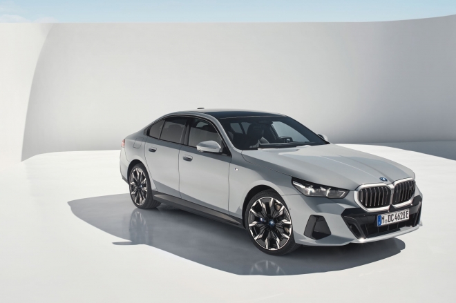 BMW는 ‘IAA 모빌리티 2023’에서 ‘뉴 5시리즈’의 플러그인하이브리드(PHEV) 버전을 처음으로 공개할 예정이다. BMW 제공