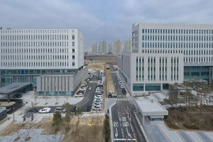 양도세 깎아주고 뒷돈 챙긴 세무공무원들 구속기소
