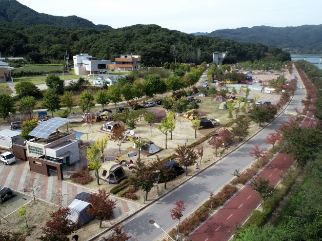 강원 양구 인문학마을 캠핑장 전경. 양구군 제공