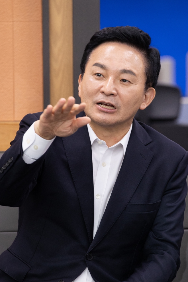 원희룡 장관이 28일 열린 국토부 기자간담회에서  기자들의 질문에 대답하고 있다. 국토교통부 제공