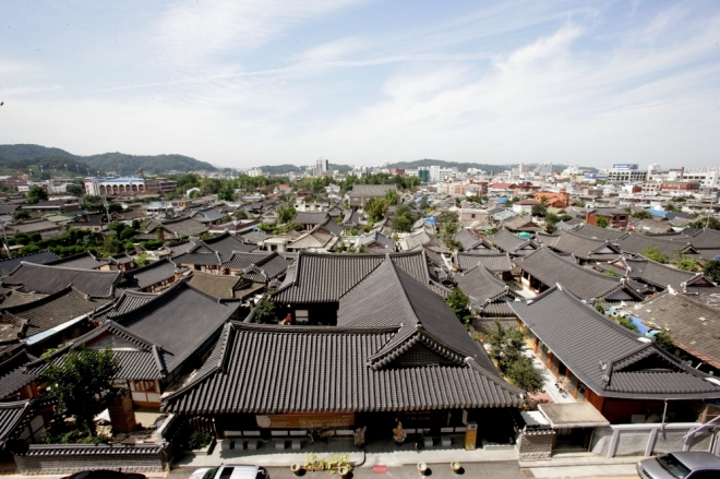 전북 전주시의 대표 관광지인 한옥마을.