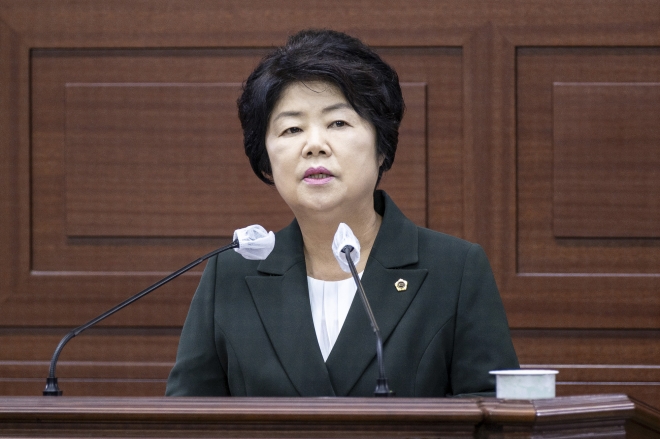 29일 제341회 임시회 본회의 도정질문을 하는 황명강 의원