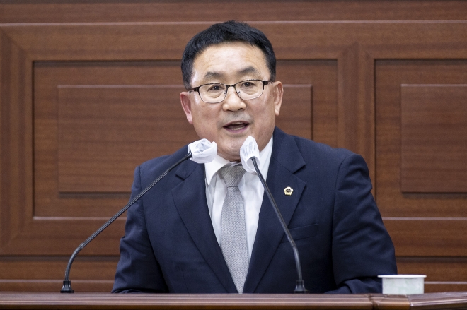 29일 제341회 임시회 제1차 본회의 도정질문을 하는 임병하 의원