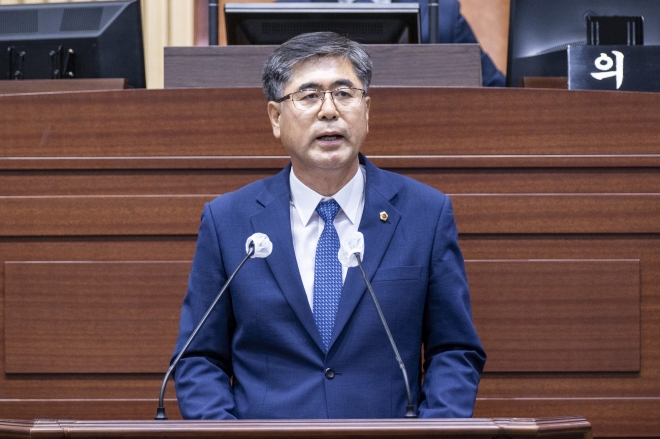 29일 제341회 임시회 제1차 본회의에서 신상발언을 하는 도기욱 의원