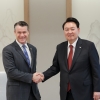 尹, 토드 영 美 상원 의원 접견… “의회 초당 지지 기대”