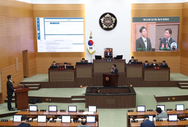 지난 29일 시정질문에서 오세훈 시장에게 질의하는 박유진 의원