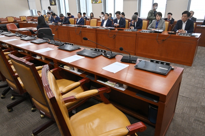 31일 국회에서 여당 의원들이 불참한 가운데 과학기술방송통신위원회 회의가 열리고 있다. 2023.8.31 홍윤기 기자