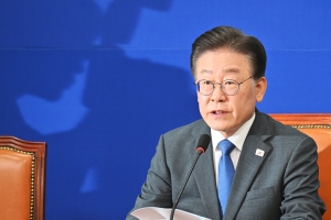 취임 1주년 기자간담회에서 발언하는 이재명 대표 [서울포토]