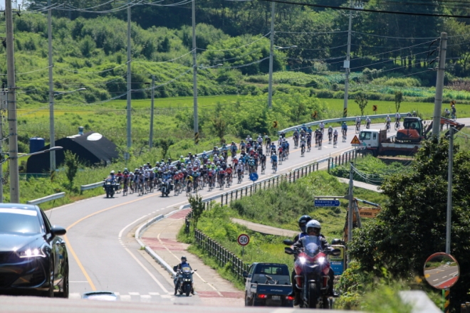 뚜르 드 디엠지 2023 첫날 경주 모습. 대한자전거연맹 제공