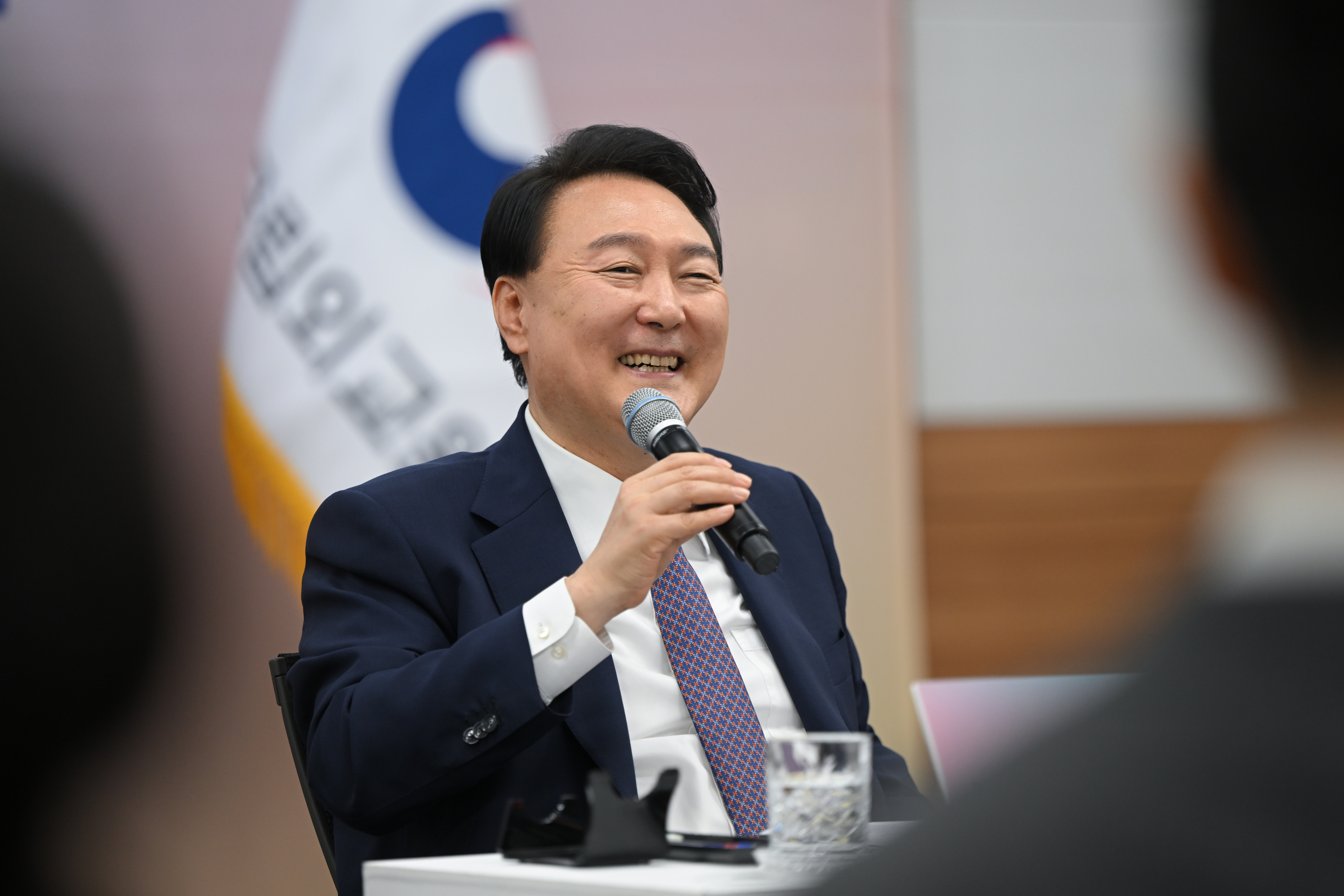 윤석열 대통령이 지난 1일 서초구 국립외교원에서 열린 차세대 외교관과의 대화에서 질의응답을 하고 있다. 대통령실 제공