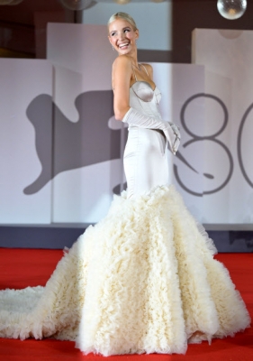 German fashion influencer Leonie Hanne arrives for the screening of ‘Finalmente l’alba (Finally Dawn)‘ during the 80th annual Venice International Film Festival, in Venice, Italy, 01 September 2023. The movie is presented in the official competition ’Venezia 80‘ at the festival running from 30 August to 09 September 2023.  EPA 연합뉴스