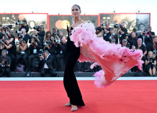Spanish model Eugenia Silva arrives for the screening of ‘Poor Things’ during the 80th annual Venice International Film Festival, in Venice, Italy, 01 September 2023. The movie is presented in the official competition ‘Venezia 80’ at the festival running from 30 August to 09 September 2023.  EPA 연합뉴스