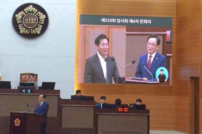 지난달 31일 제320회 임시회에서 오세훈 시장에게 시정질문을 하는 김형재 의원