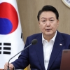 尹 “교사 목소리 듣고 교권 확립”…정부는 “강경 대응” 엇박자