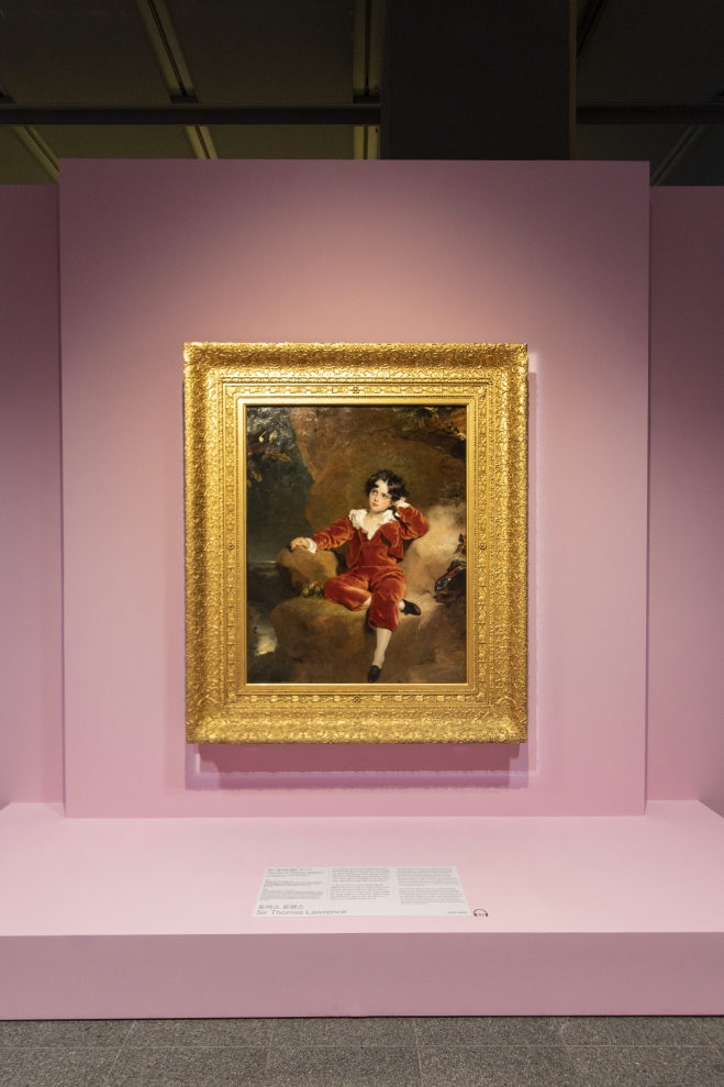 국립중앙박물관 ‘거장의 시선, 사람을 향하다’에서 찰스 윌리엄 램튼을 그린 그림이 조명을 받고 있다.