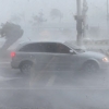 [포토] ‘차도 후진 시키는’ 태풍 하이쿠이