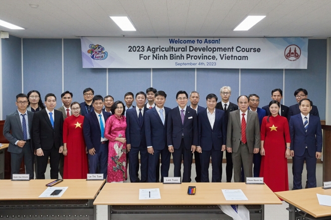 아산시를 방문한 베트남 닌빈성 농업연수단. 아산시 제공