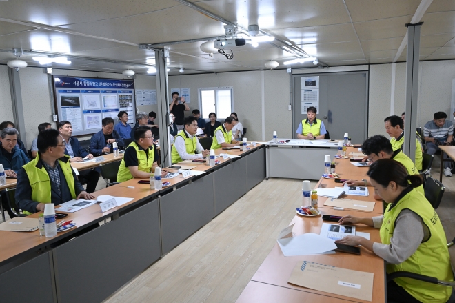 지난 5일 도시기반시설본부 시설국이 강원도 횡성군에 건설하고 있는 ‘서울시 문화유산보존센터(통합수장고)’ 건립공사 현장을 방문한 서울시의회 도시안전건설위원회(위원장 송도호 )