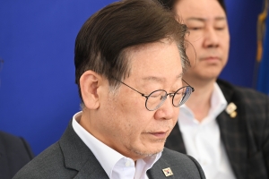 눈 감은 이재명 대표 [서울포토]