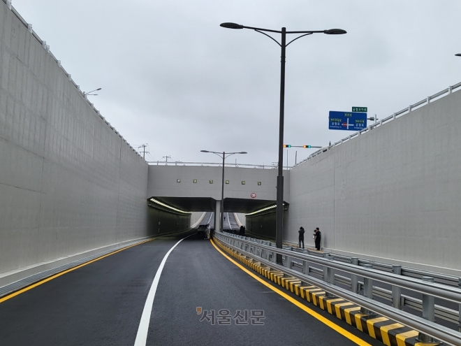 최근 개통된 제주공항 앞 지하차도 모습. 길이가 95m여서 중대재해처벌법 적용을 받지 않는다.
