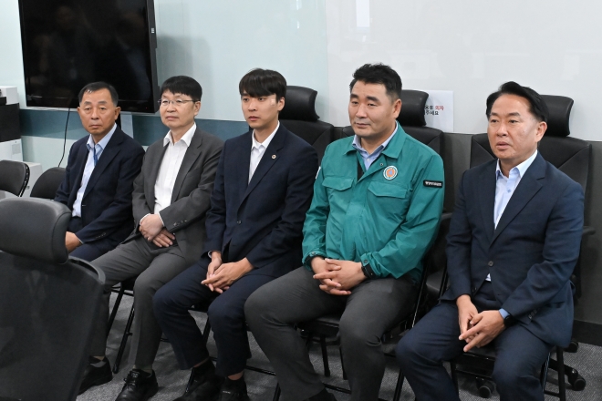 8일 지능형 CCTV 활용 현황을 점검하고자 서대문구 스마트 관제센터를 방문한 박환희 위원장과 정지웅 의원